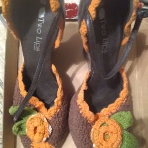 Two lips crochet w flowers